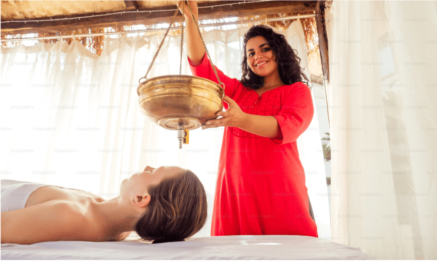 Shirodhara: um simples fluxo sobre a testa, um efeito tão intenso